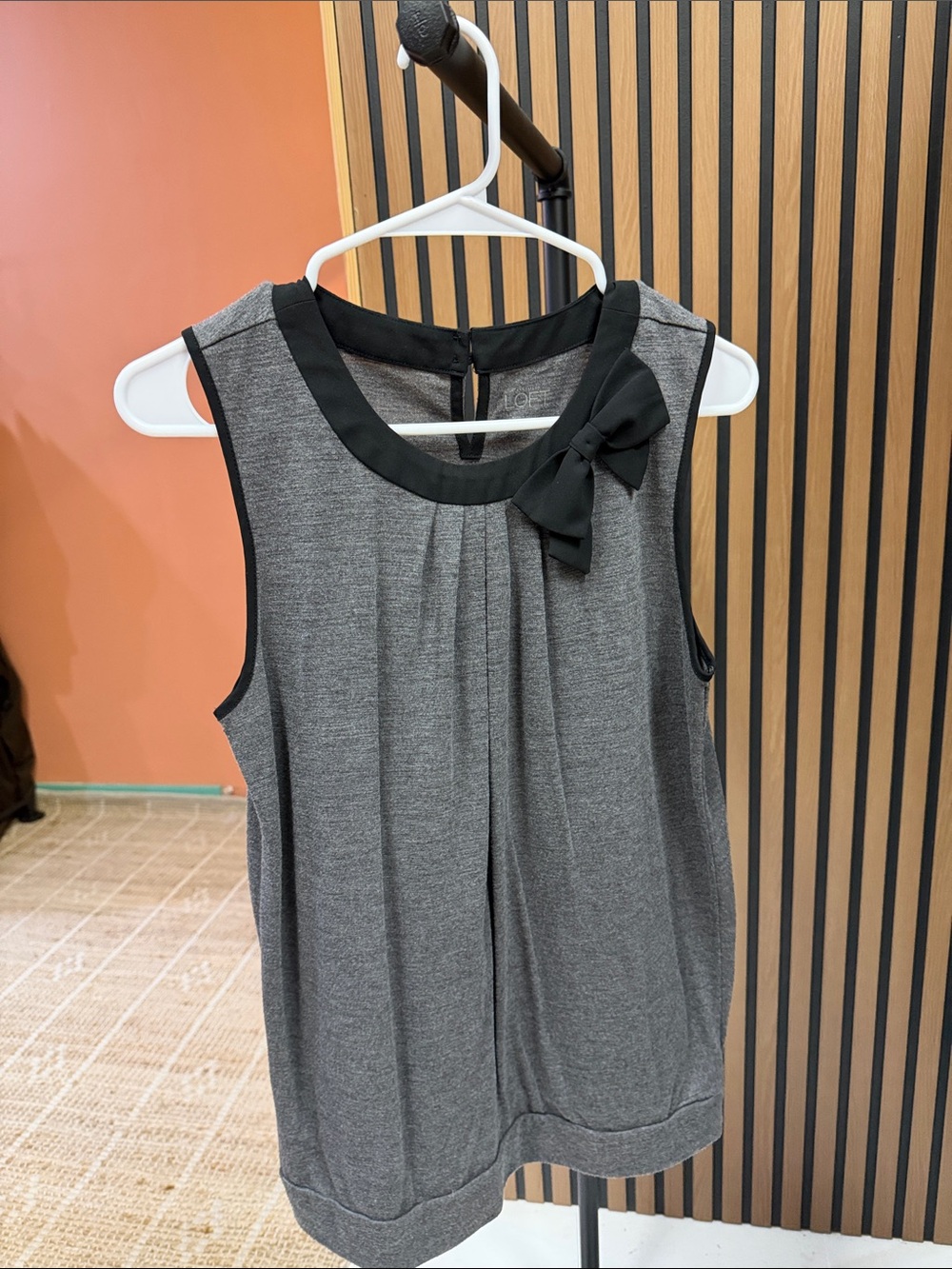 LOFT Gray Sleeveless Bow-Trim Camisole